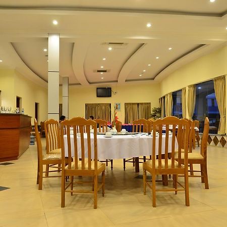 Sky Palace Hotel & Cafe Flight Naypyidaw Εξωτερικό φωτογραφία